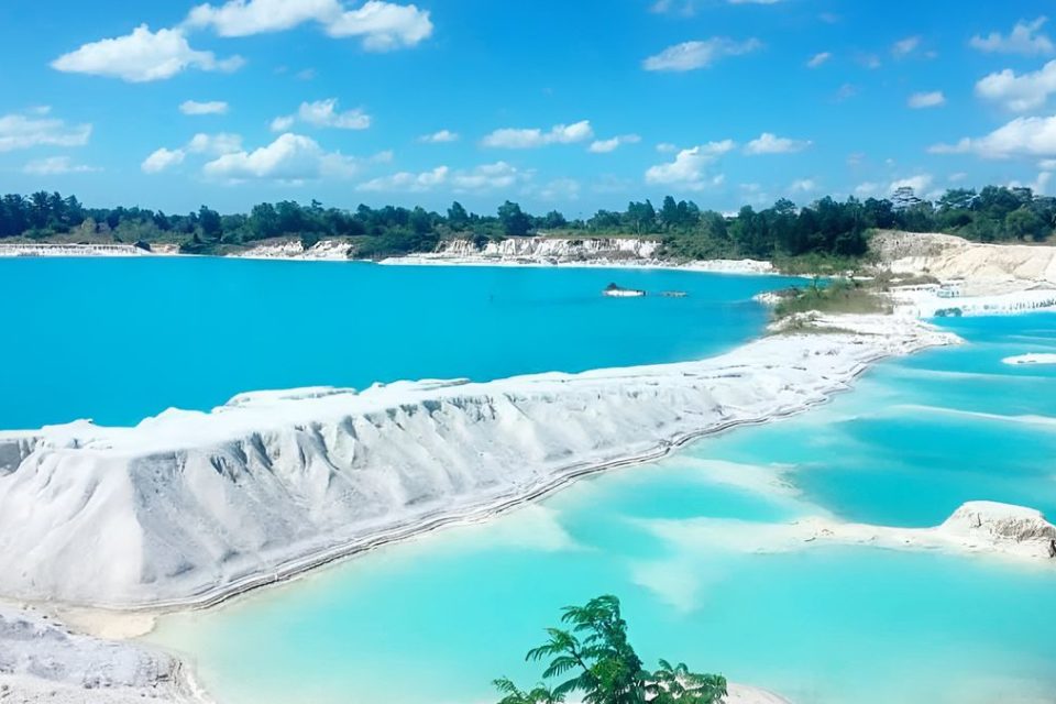 danau-kaolin-keajaiban-alam-biru-di-belitung
