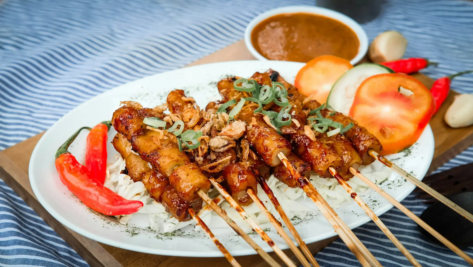 Sate Klopo: Sensasi Gurih Kelapa yang Menggoda Lidah 3 Kue Mente