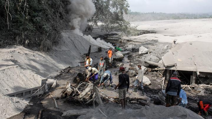 Banjir Lahar Semeru: Ketika Gunung Menguji Ketangguhan Warga 3 Banjir Lahar Semeru