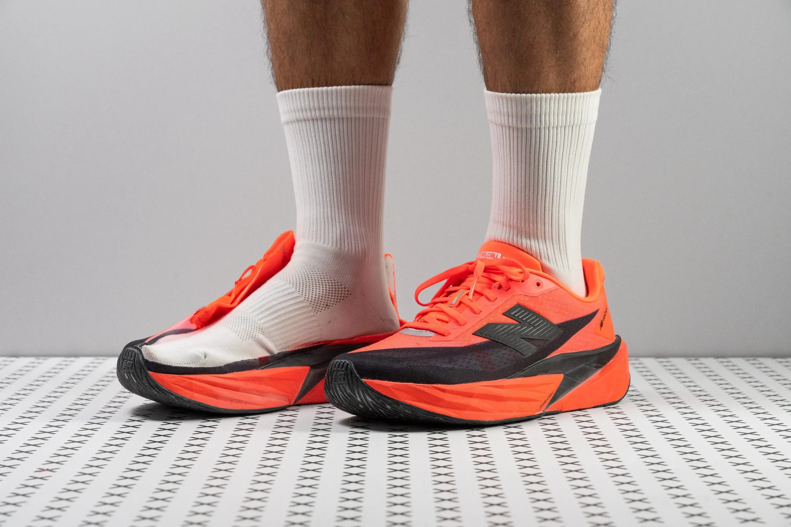 New Balance FuelCell Rebel v5: Sepatu Ringan Super Responsif untuk Tingkatkan Kecepatan Lari Anda 2 design bahan FuelCell Rebel v5