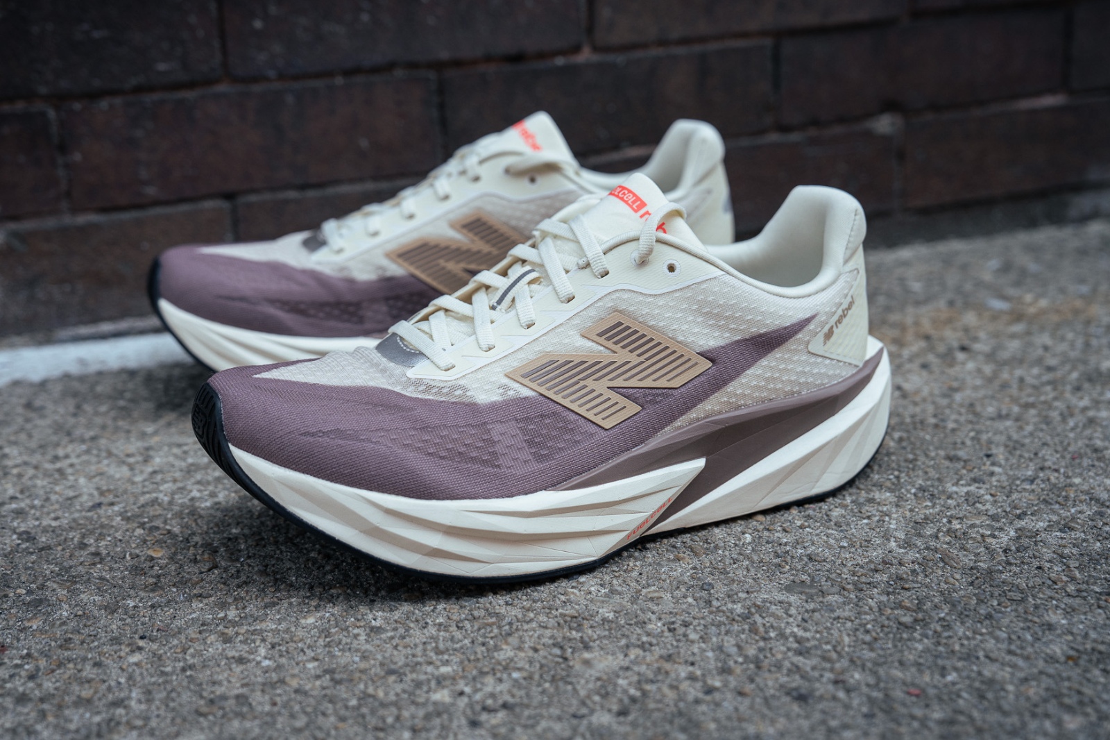 New Balance FuelCell Rebel v5: Sepatu Ringan Super Responsif untuk Tingkatkan Kecepatan Lari Anda 3 popularitas new ballance