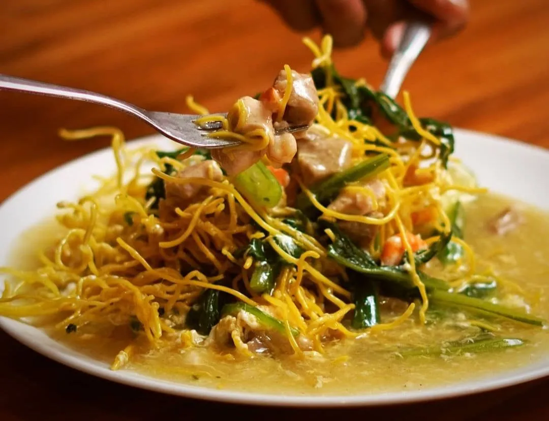 Mie Titi Makassar: Perpaduan Tekstur Renyah dan Kuah Gurih yang Melegenda 3 Mie Titi Makassar