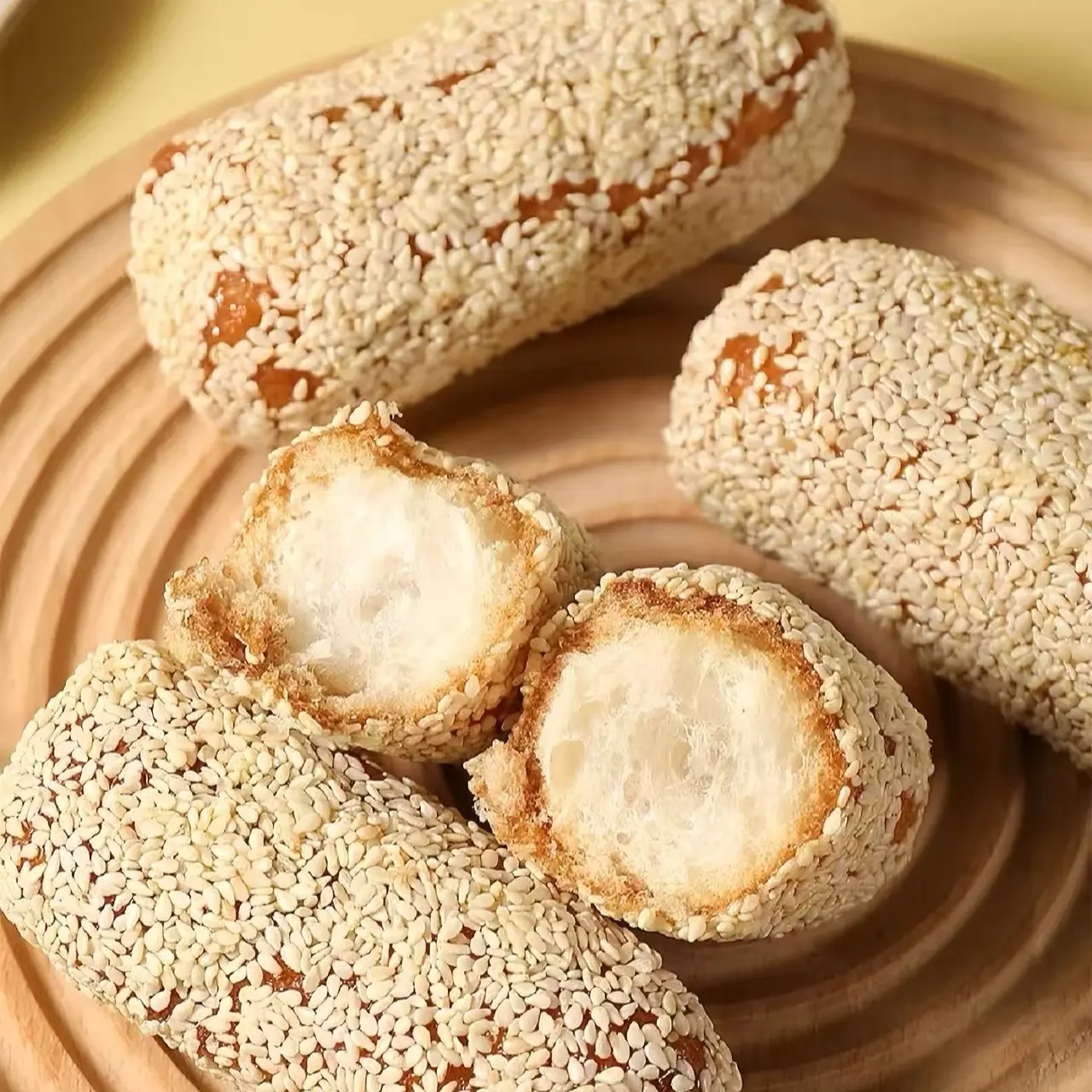Kue Manco Bola Wijen, Pesona Camilan Tradisional yang Menggugah Selera 2 Kue Manco Bola Wijen