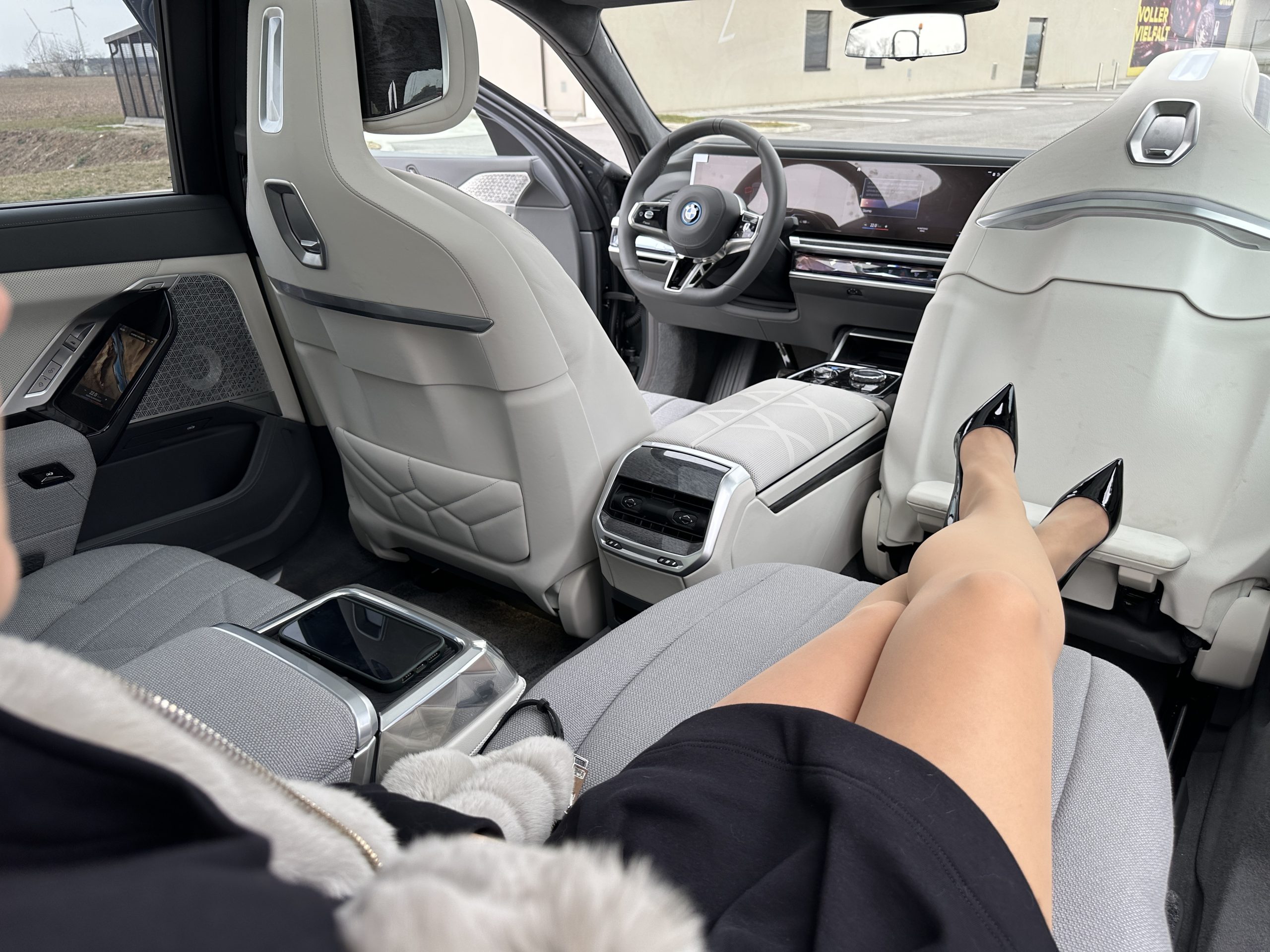 BMW i7, Sedan Listrik Mewah dengan Fitur Serba Pintar 3 Performa Listrik yang Tetap Berkarakter BMW