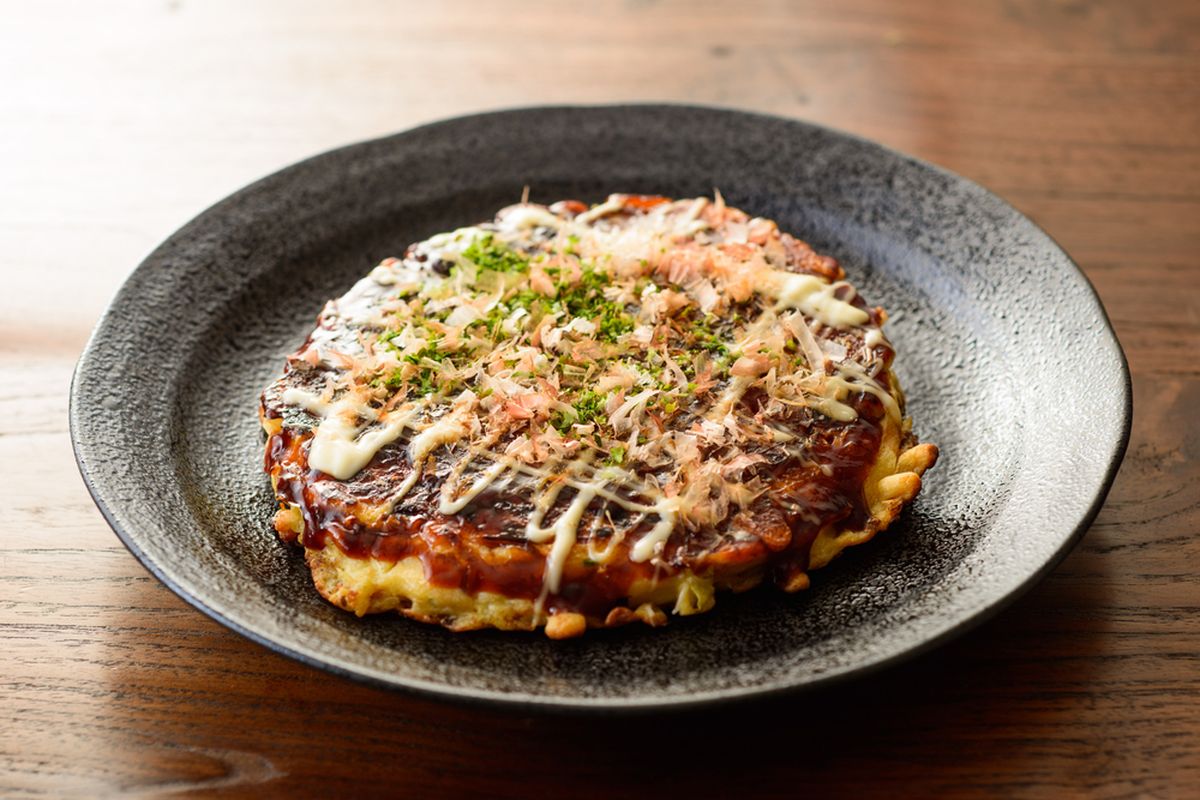 Okonomiyaki, Jajanan Jepang Populer yang Kaya Rasa 2 Sejarah Okonomiyaki yang Berawal dari Hidangan Sederhana