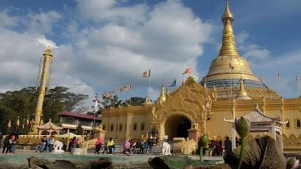 Taman Alam Lumbini, Pesona Wisata Spiritual dengan Keindahan Arsitektur Megah di Kaki Gunung 3 Taman Alam Lumbini